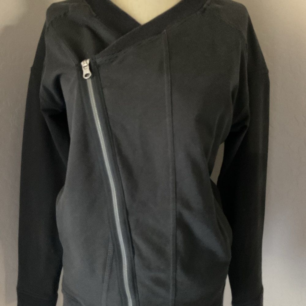 lululemon athletica yoga Gray Asymmetrical Zip 92% cotton Jacket size 4